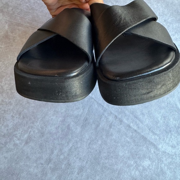 SENSO Black Criss-Cross Slides - Picture 4 of 7